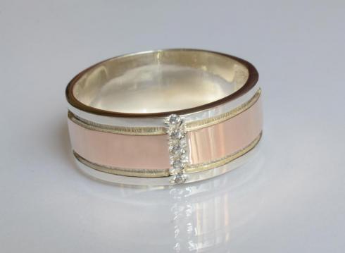 Обручальное кольцо из серебра с золотом
