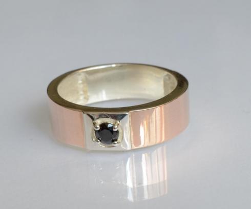 Обручальное кольцо из серебра и золота