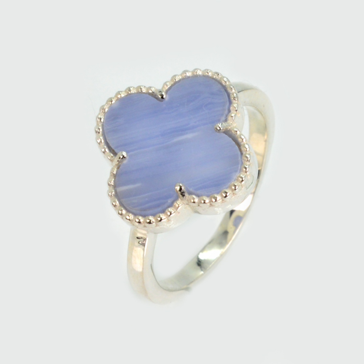 Серебряное кольцо с клевером