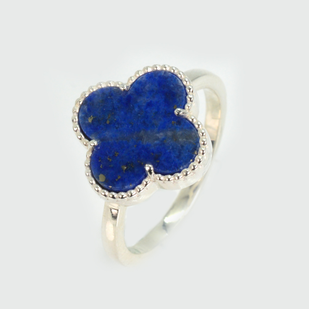 Серебряное кольцо с клевером