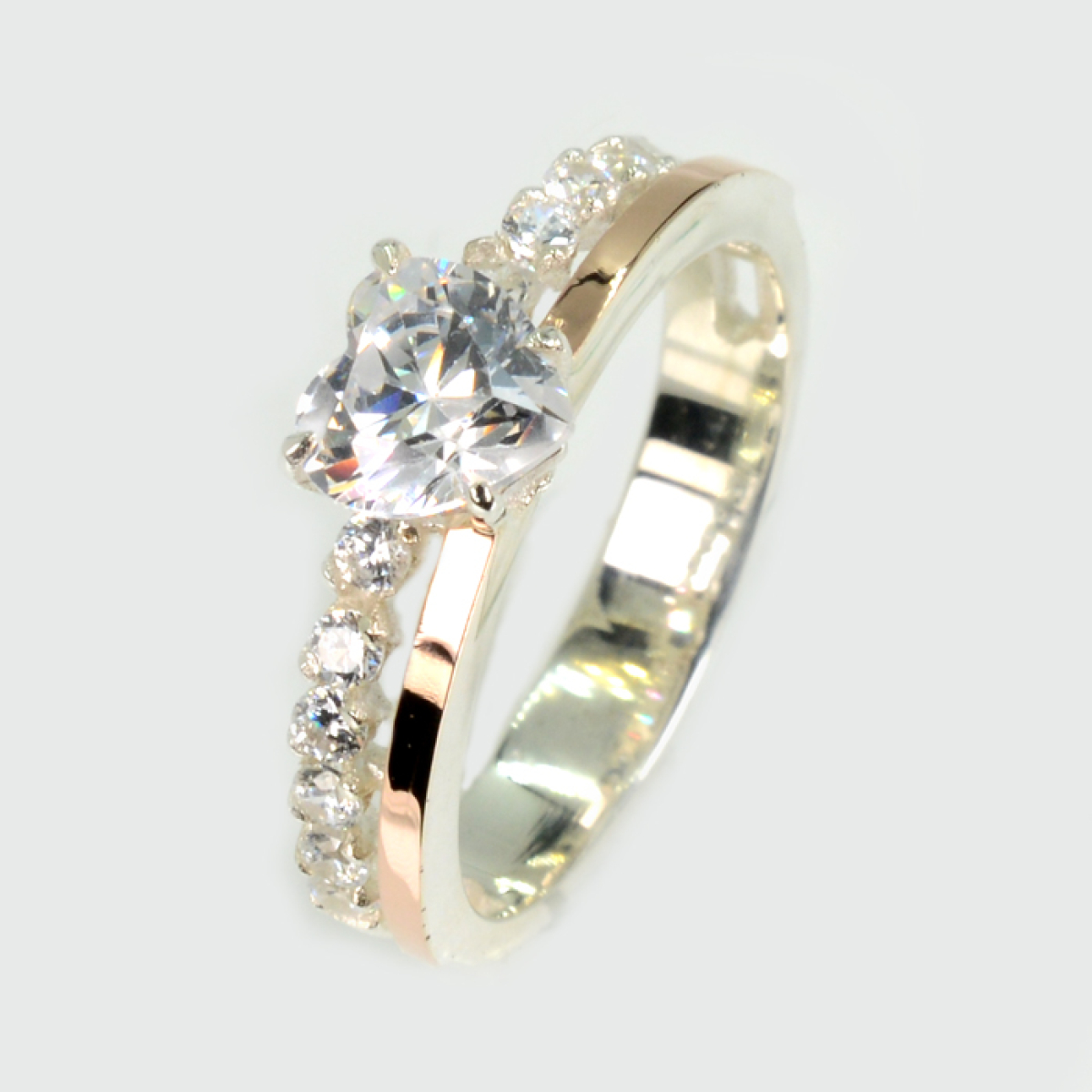 Срібна каблучка з золотими вставками