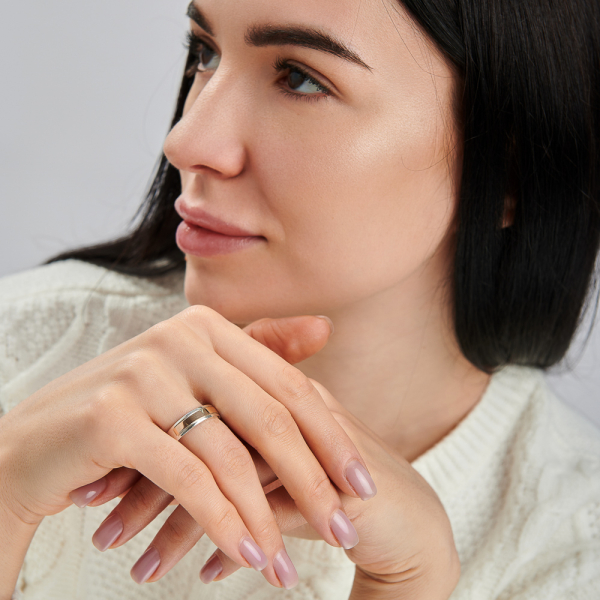 Обручальное кольцо с золотыми пластинами