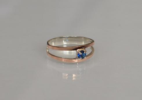 Серебряное кольцо  с пластинами из золота