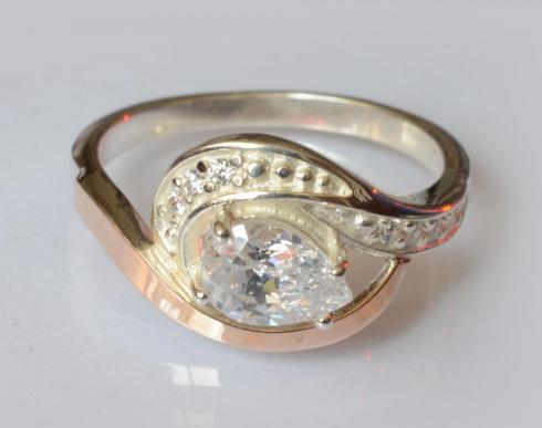 Серебряное кольцо с элементами золота