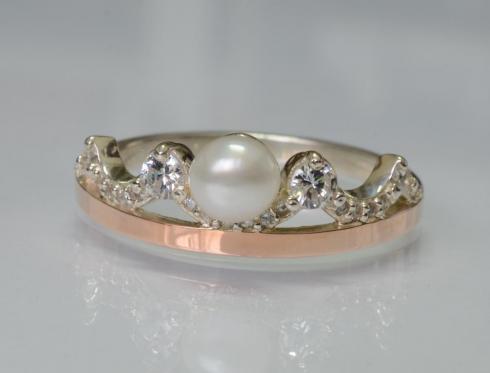 Серебряное кольцо корона с жемчугом